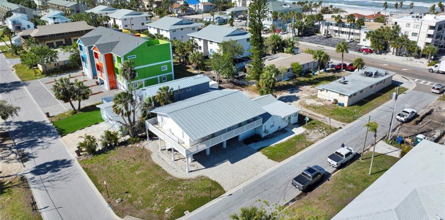 Commercial property in Indian Rocks Beach, Florida 5 bedrooms, 232.81 sq.m. № 1589919