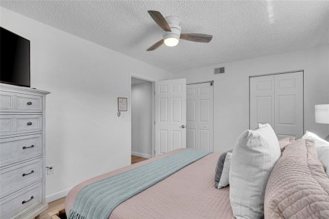 Commercial property in Indian Rocks Beach, Florida 5 bedrooms, 232.81 sq.m. № 1589919 - photo 16
