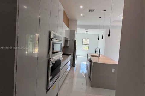 Villa ou maison à vendre à Naples, Floride: 3 chambres, 168.34 m2 № 2048742 - photo 13