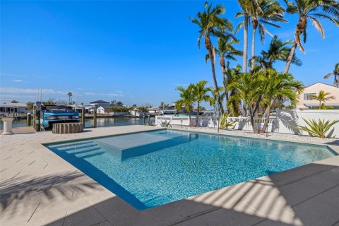 Villa ou maison à vendre à Redington Beach, Floride: 3 chambres, 220.74 m2 № 1545915 - photo 4