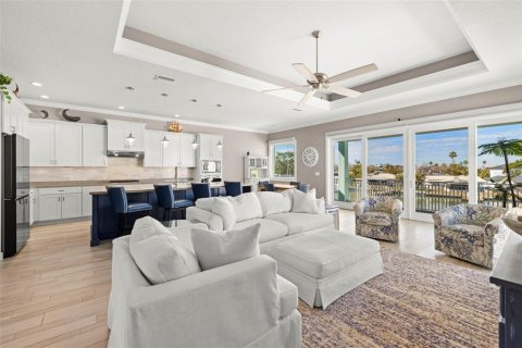 Villa ou maison à vendre à Redington Beach, Floride: 3 chambres, 220.74 m2 № 1545915 - photo 8