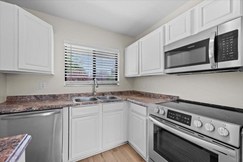 House in Port St. Lucie, Florida 2 bedrooms, 83.98 sq.m. № 2178810 - photo 7