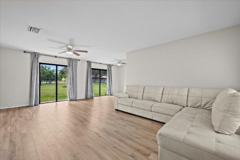 House in Port St. Lucie, Florida 2 bedrooms, 83.98 sq.m. № 2178810 - photo 3
