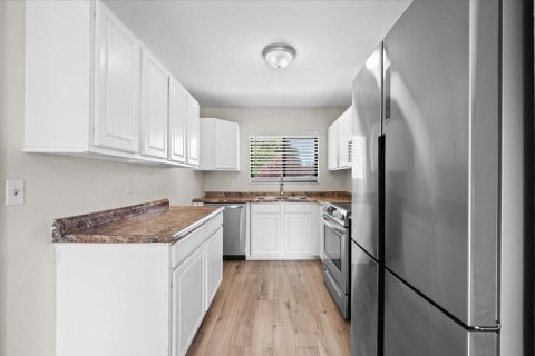 House in Port St. Lucie, Florida 2 bedrooms, 83.98 sq.m. № 2178810 - photo 8