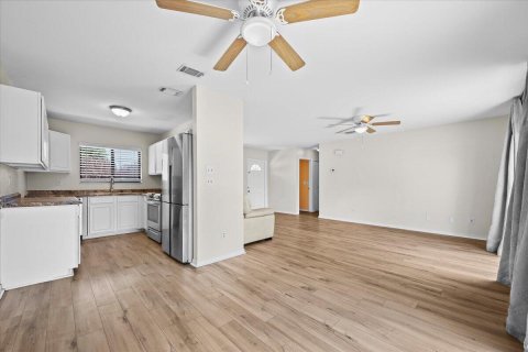 House in Port St. Lucie, Florida 2 bedrooms, 83.98 sq.m. № 2178810