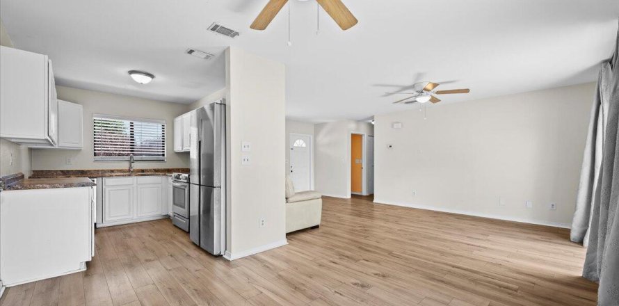 House in Port St. Lucie, Florida 2 bedrooms, 83.98 sq.m. № 2178810