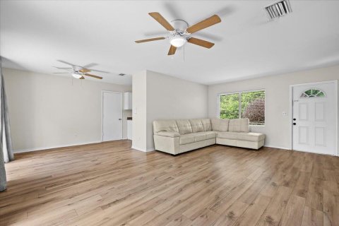House in Port St. Lucie, Florida 2 bedrooms, 83.98 sq.m. № 2178810 - photo 5