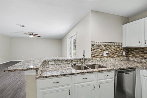 Villa ou maison à vendre à Kissimmee, Floride: 4 chambres, 147.06 m2 № 2138708 - photo 9