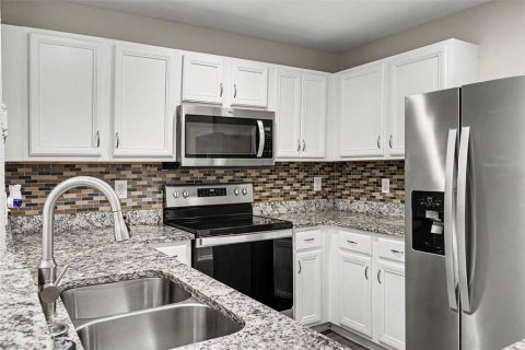 Villa ou maison à vendre à Kissimmee, Floride: 4 chambres, 147.06 m2 № 2138708 - photo 8