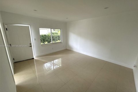 Apartment in Miami, Florida 3 bedrooms, 116.13 sq.m. № 2087100 - photo 2