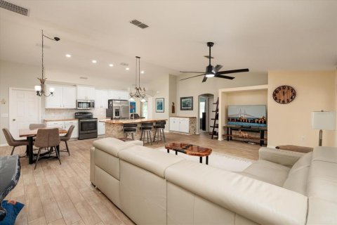 Casa en venta en Weeki Wachee, Florida, 3 dormitorios, 185.8 m2 № 2218463 - foto 19