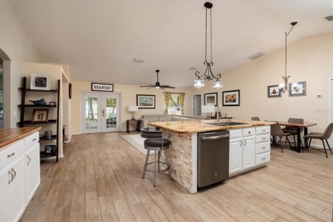Casa en venta en Weeki Wachee, Florida, 3 dormitorios, 185.8 m2 № 2218463 - foto 17