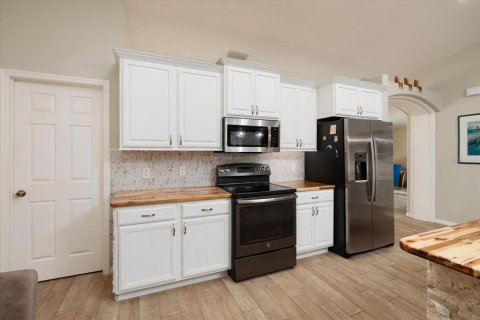 Casa en venta en Weeki Wachee, Florida, 3 dormitorios, 185.8 m2 № 2218463 - foto 18