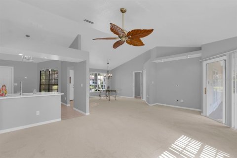 House in Winter Springs, Florida 3 bedrooms, 141.4 sq.m. № 1767144 - photo 23