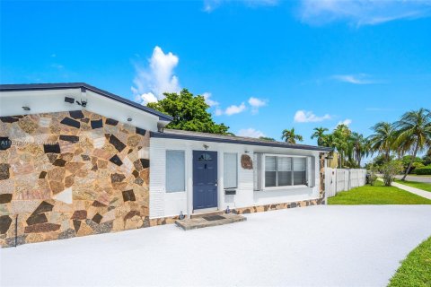 House in Hallandale Beach, Florida 4 bedrooms, 131.64 sq.m. № 1752869 - photo 3