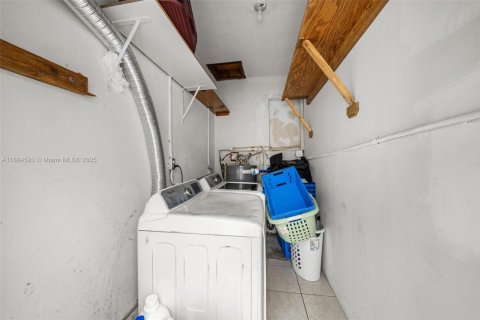 House in Hallandale Beach, Florida 4 bedrooms, 131.64 sq.m. № 1752869 - photo 19
