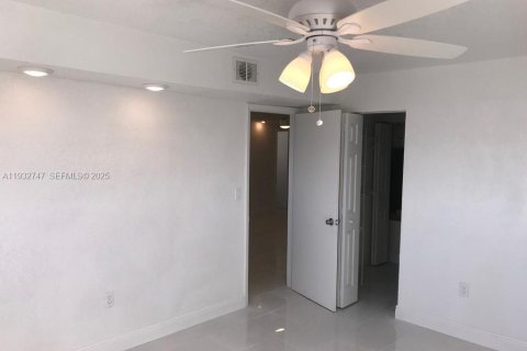 Снять в аренду кондоминиум в Майами, Флорида 2 спальни, 70.61м2, № 1991605 - фото 19