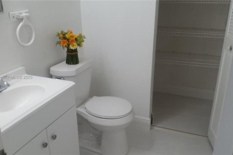 Снять в аренду кондоминиум в Майами, Флорида 2 спальни, 70.61м2, № 1991605 - фото 17