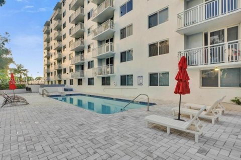 Снять в аренду кондоминиум в Майами, Флорида 2 спальни, 70.61м2, № 1991605 - фото 26