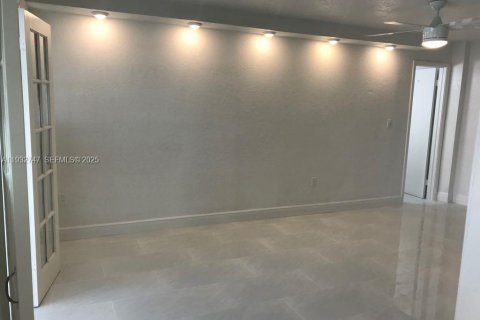 Снять в аренду кондоминиум в Майами, Флорида 2 спальни, 70.61м2, № 1991605 - фото 10