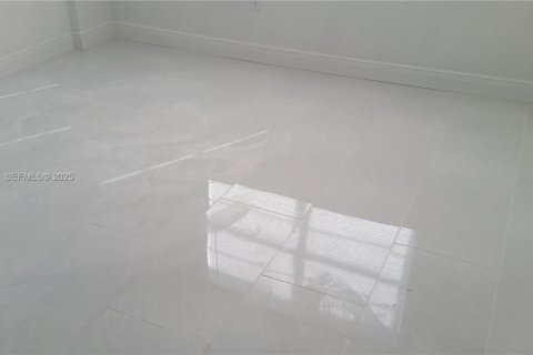 Снять в аренду кондоминиум в Майами, Флорида 2 спальни, 70.61м2, № 1991605 - фото 21