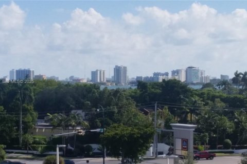 Снять в аренду кондоминиум в Майами, Флорида 2 спальни, 70.61м2, № 1991605 - фото 24