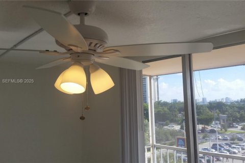 Снять в аренду кондоминиум в Майами, Флорида 2 спальни, 70.61м2, № 1991605 - фото 15