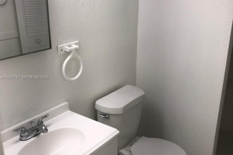 Снять в аренду кондоминиум в Майами, Флорида 2 спальни, 70.61м2, № 1991605 - фото 18