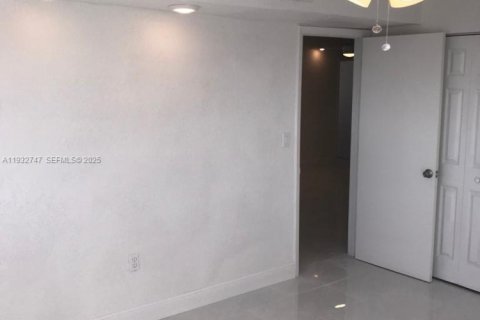 Снять в аренду кондоминиум в Майами, Флорида 2 спальни, 70.61м2, № 1991605 - фото 20