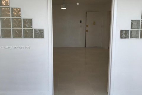 Снять в аренду кондоминиум в Майами, Флорида 2 спальни, 70.61м2, № 1991605 - фото 14
