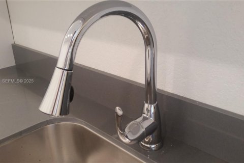 Снять в аренду кондоминиум в Майами, Флорида 2 спальни, 70.61м2, № 1991605 - фото 6