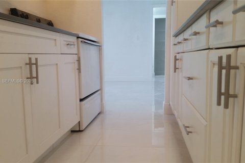 Снять в аренду кондоминиум в Майами, Флорида 2 спальни, 70.61м2, № 1991605 - фото 8