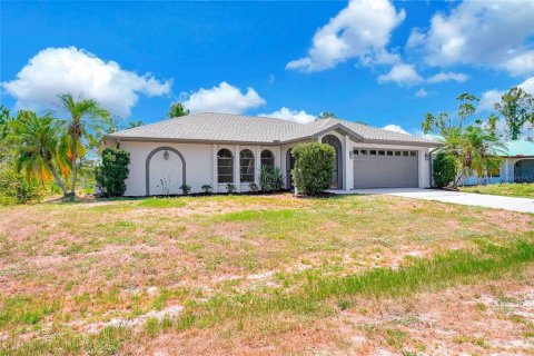 House in Punta Gorda, Florida 3 bedrooms, 126.07 sq.m. № 1761228 - photo 1