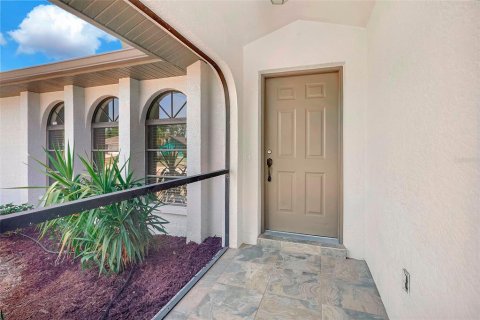 House in Punta Gorda, Florida 3 bedrooms, 126.07 sq.m. № 1761228 - photo 2