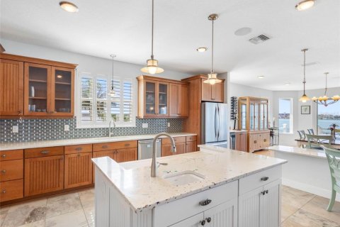 House in Treasure Island, Florida 4 bedrooms, 390.19 sq.m. № 1780651 - photo 21