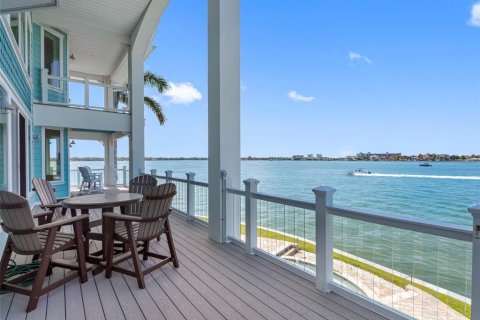 House in Treasure Island, Florida 4 bedrooms, 390.19 sq.m. № 1780651 - photo 26