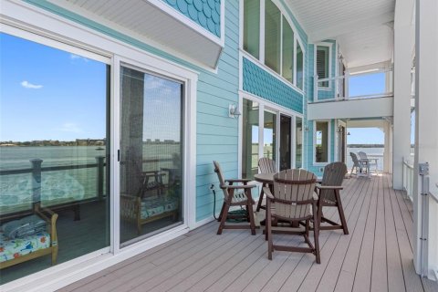 House in Treasure Island, Florida 4 bedrooms, 390.19 sq.m. № 1780651 - photo 27