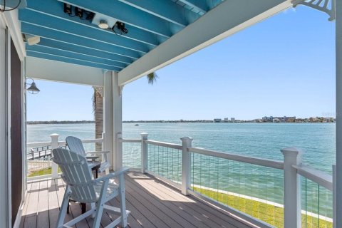 House in Treasure Island, Florida 4 bedrooms, 390.19 sq.m. № 1780651 - photo 30