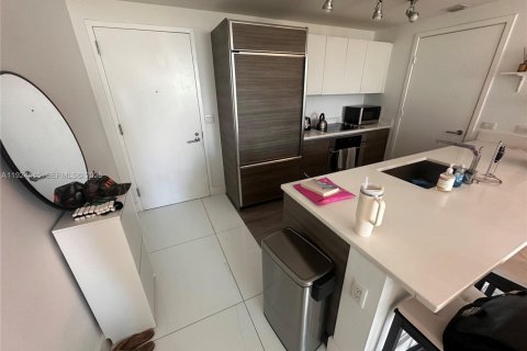 Condominio en alquiler en Miami, Florida, 1 dormitorio, 71.44 m2 № 1982755 - foto 8