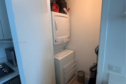 Condominio en alquiler en Miami, Florida, 1 dormitorio, 71.44 m2 № 1982755 - foto 14