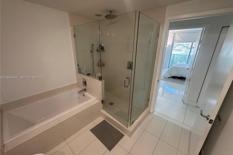 Condominio en alquiler en Miami, Florida, 1 dormitorio, 71.44 m2 № 1982755 - foto 12