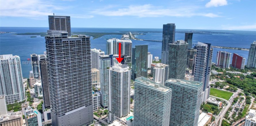 Condominio en Miami, Florida, 1 dormitorio  № 1982755