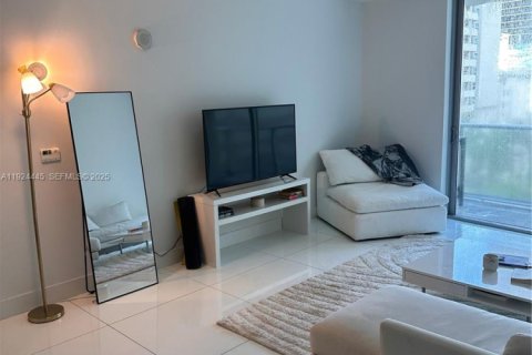 Condominio en alquiler en Miami, Florida, 1 dormitorio, 71.44 m2 № 1982755 - foto 2