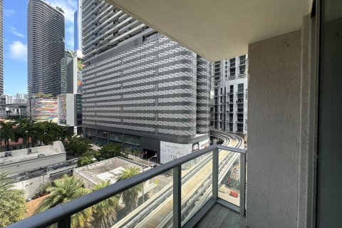 Condominio en alquiler en Miami, Florida, 1 dormitorio, 71.44 m2 № 1982755 - foto 3