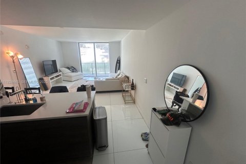 Condominio en alquiler en Miami, Florida, 1 dormitorio, 71.44 m2 № 1982755 - foto 7