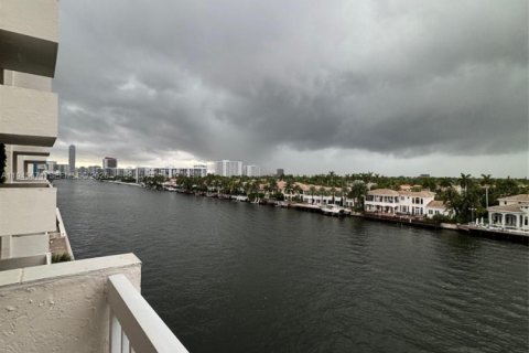 Снять в аренду кондоминиум в Холливуд, Флорида 1 спальня, 79.71м2, № 2004593 - фото 2