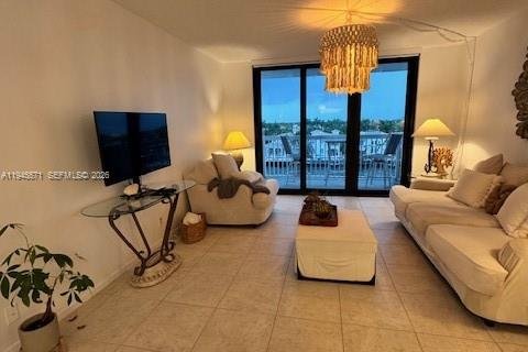 Снять в аренду кондоминиум в Холливуд, Флорида 1 спальня, 79.71м2, № 2004593 - фото 6