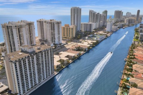 Кондоминиум с 1 спальней в Холливуд, Флорида № 2004593