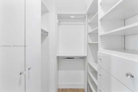 Copropriété à vendre à Bal Harbour, Floride: 44.87 m2 № 2368017 - photo 9