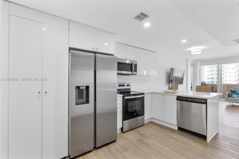 Copropriété à vendre à Bal Harbour, Floride: 44.87 m2 № 2368017 - photo 6